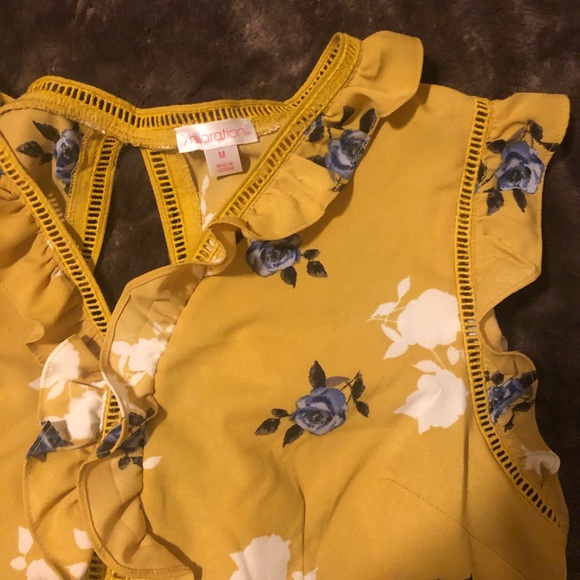 Crop top & High waisted bottoms - Picture 3 of 6